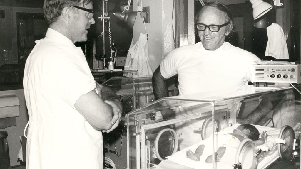 A follow-up analysis 50 years later finds no adverse heart health risk from Professor Mont Liggins' landmark steroid study to reduce illness and death for pre-term babies. Read more on our website: bit.ly/4ba3asQ #PretermBirth #PrematureBirth #NewbornBaby