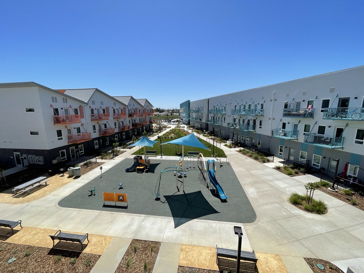 A Sacramento project of @Mutual_Matters, this development has 50 homes set aside for residents earning 30% AMI or less and provides residents access to transit, schools, jobs & vital services. @SacCountyCA will coordinate services. @CAbcsh #WhereFoundationsBegin