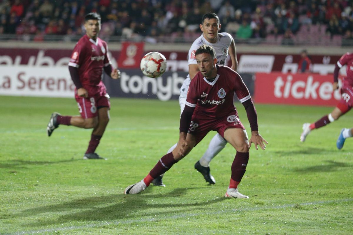 🔴 Deportes La Serena defiende su invicto de visitante ante Limache #ElDiaInforma 👉 bit.ly/4aWV5Ij