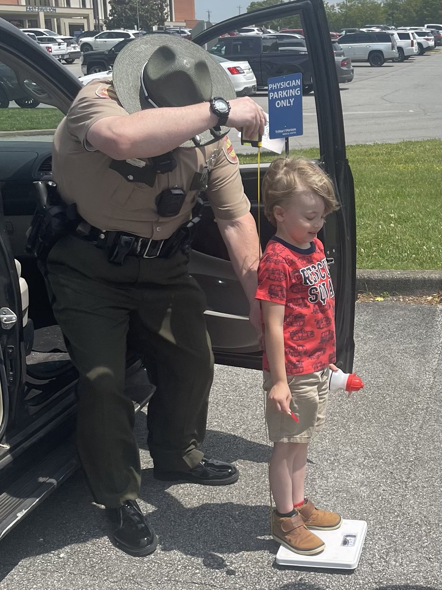 Over the weekend, we collaborated with our traffic safety partners from around the Dickson area and participated in a child safety seat check/drug take-back event @ TriStar Horizon Medical Center. Pictured are Sgt. Bernard, Trp. Dexter, and Trp. Binkley.