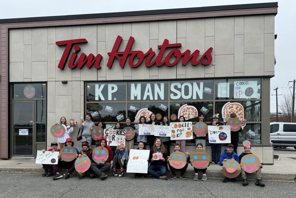 HUGE shout out to @dominos in Gravenhurst for surprising our @KPMansonps students with pizza while they helped create “hype” for this week’s @TimHortons #SmileCookie fundraiser! Thanks for warming us up, and giving our amazing students even more reasons to smile! @Muskoka411