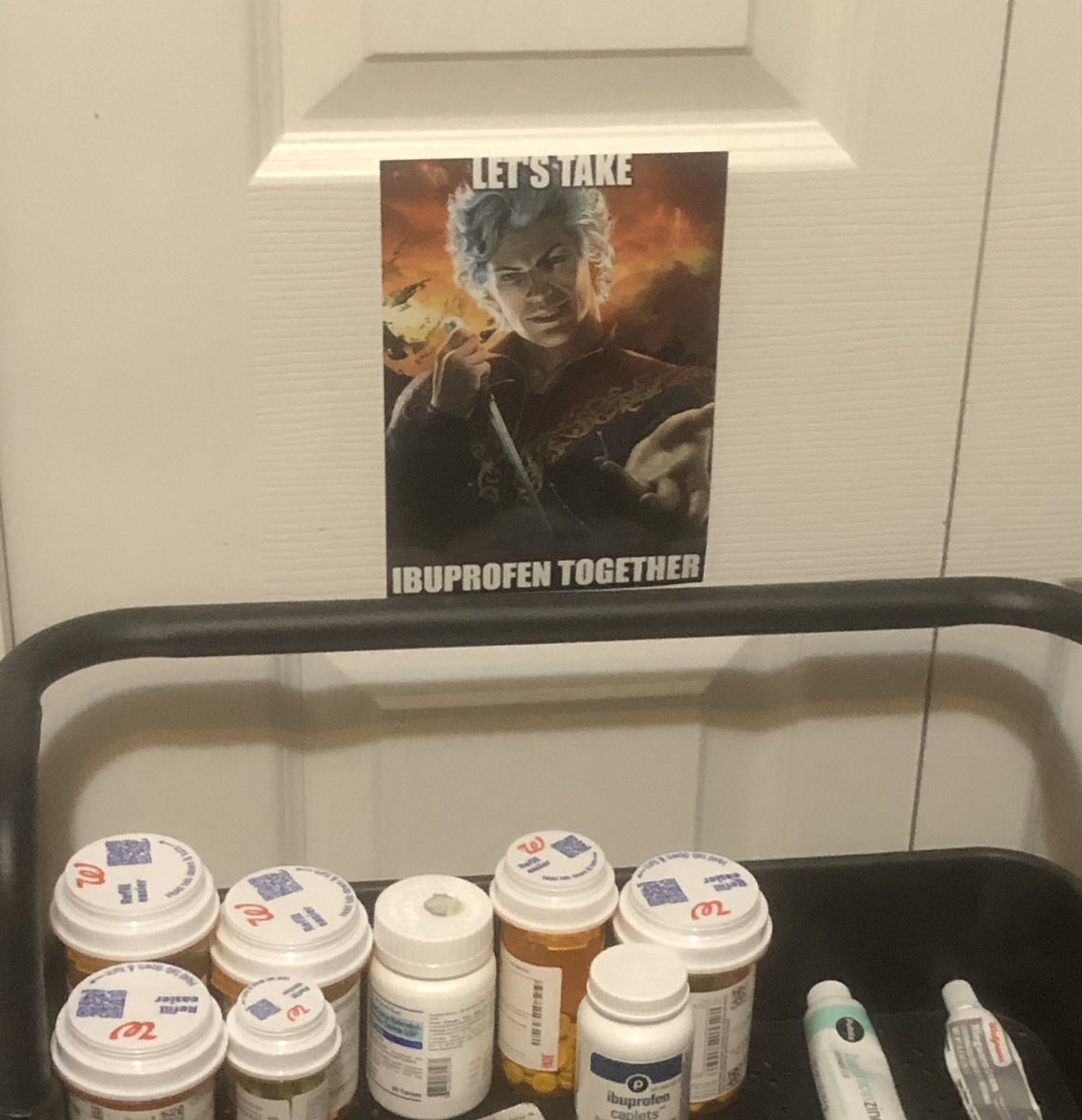 ATHTEVAMPIRE's tweet image. chat what do we think of the astarion medicine cart honest answers only