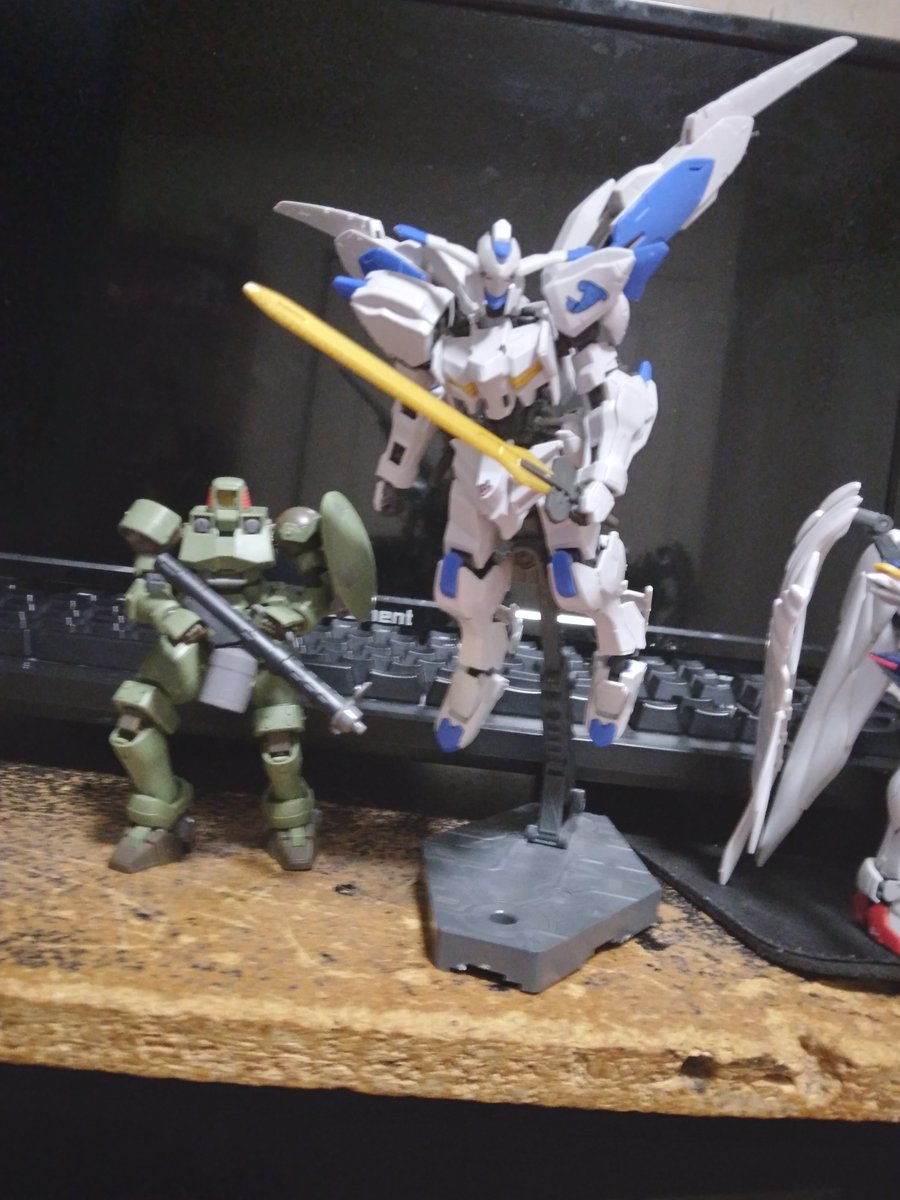 FluffOk's tweet image. The anime girl is a frame arms girl if you are curious not a big collection but i like it #GunplaGuni