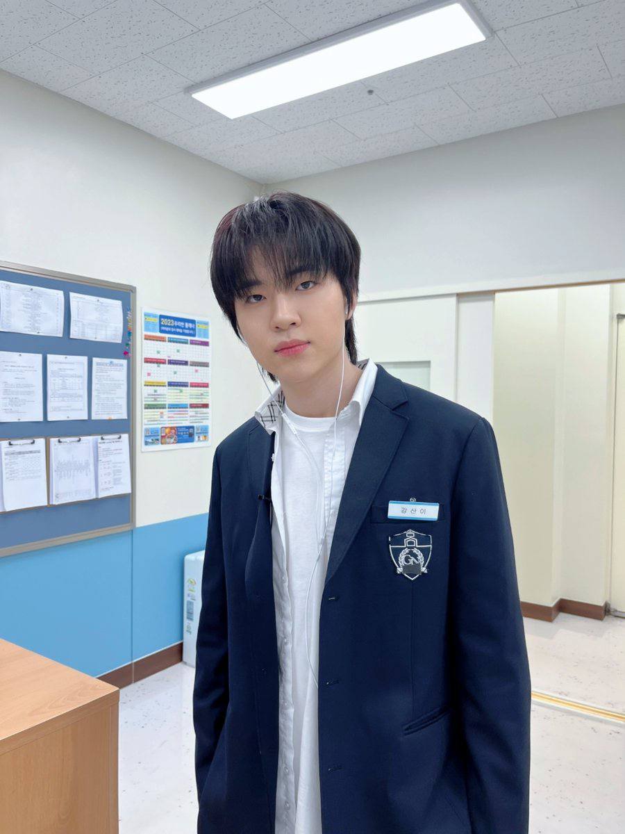 24.04.29｡⁠.ﾟ📸🦦+⁠ ⁠⟵
▹ تحديث ساني عبر التويتر:

[#SANI ]
F5 القائد الشاب كانغ ساني
 الموسيقى هي الشيء الوحيد في حياتي.
 حتى ظهر الماسك..

 طالما لدي زي مدرسي وماسك، أستطيع الذهاب إلى أي مكان💙

<a href="/catch_theyoung/">CATCH THE YOUNG (캐치더영)</a>  #Catch_The_Young
#캐치더영 #Catch_The_Young_EGYPT #Voyager