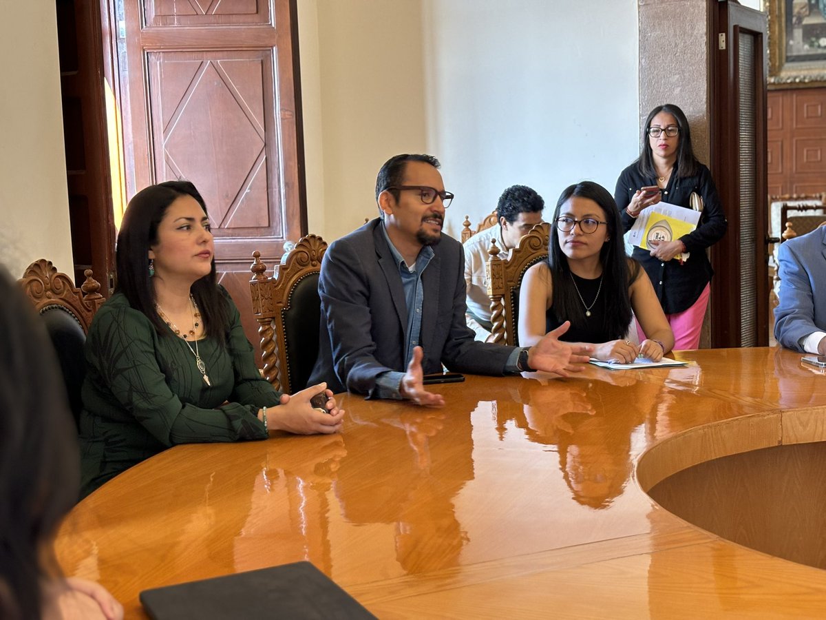 Hoy se ratificó el convenio de colaboración con <a href="/AcnurMexico/">ACNUR México</a> y se inauguró la Cátedra Sergio Vieira de Mello. Esta cátedra implica la realización de actividades académicas como seminarios, cursos, publicaciones de tesis, sobre temas de derecho de refugio.