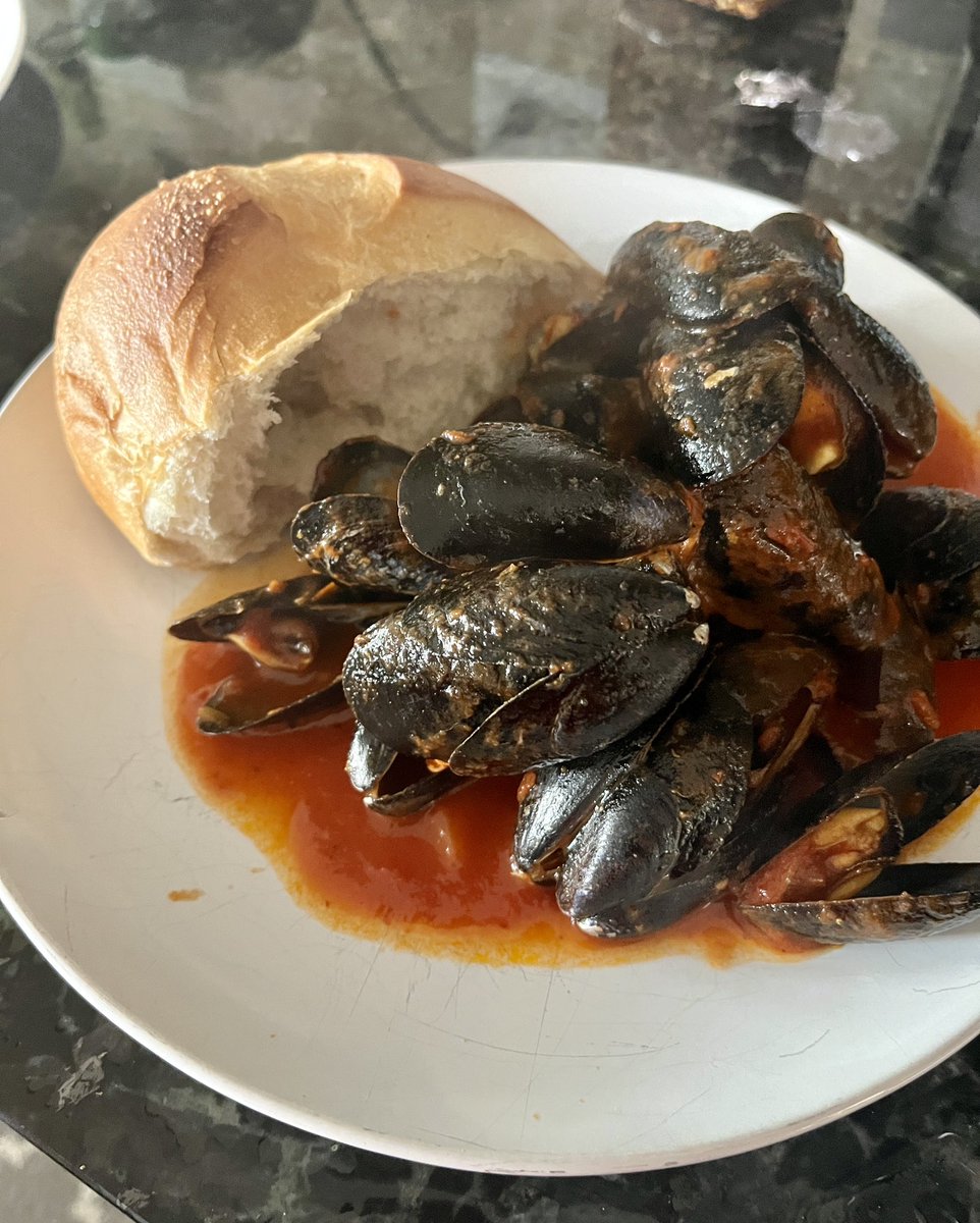 Mrs Post out here kicking ass for dinner tonight. Love me some spicy mussels & fresh bread. How you doin???