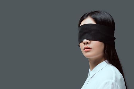 The best way to approach your social media marketing is to do it with a blindfold on.

Don't obsess about likes and comments.

Just focus on producing quality content over the long-term. Because that's how you build an audience.

#smallbusiness #marketing #contentmarketing