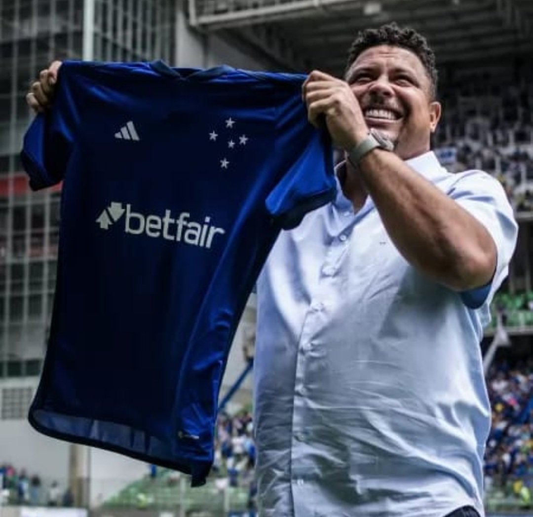 Obrigada @Ronaldo ! Serei eternamente grata por tudo que você e sua equipe fizeram pelo Cruzeiro! #FechadoComOCruzeiro #FechadoComORonaldo 💙