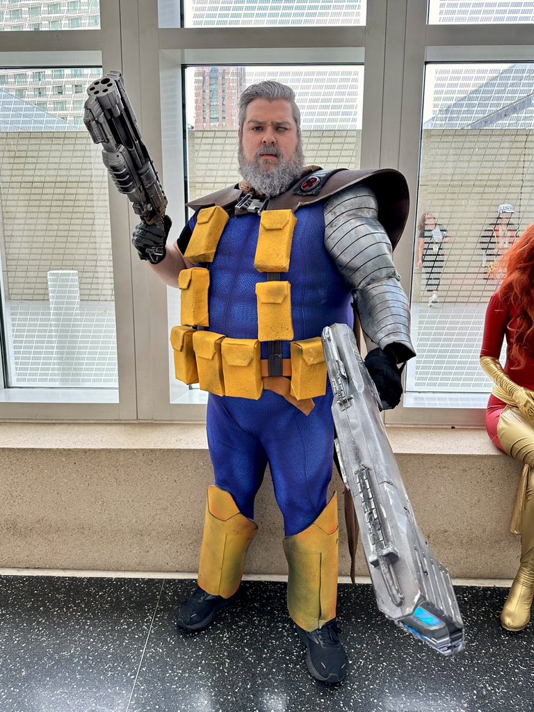 Incredible Cable cosplay at #C2E2!