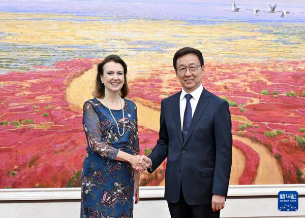 Hoy en Beijing, Vicepresidente de China Han Zheng recibe por separado al canciller del Perú Javier González-Olaechea 🇨🇳🤝🇵🇪 y a la canciller de Argentina Diana Modino🇨🇳🤝🇦🇷.