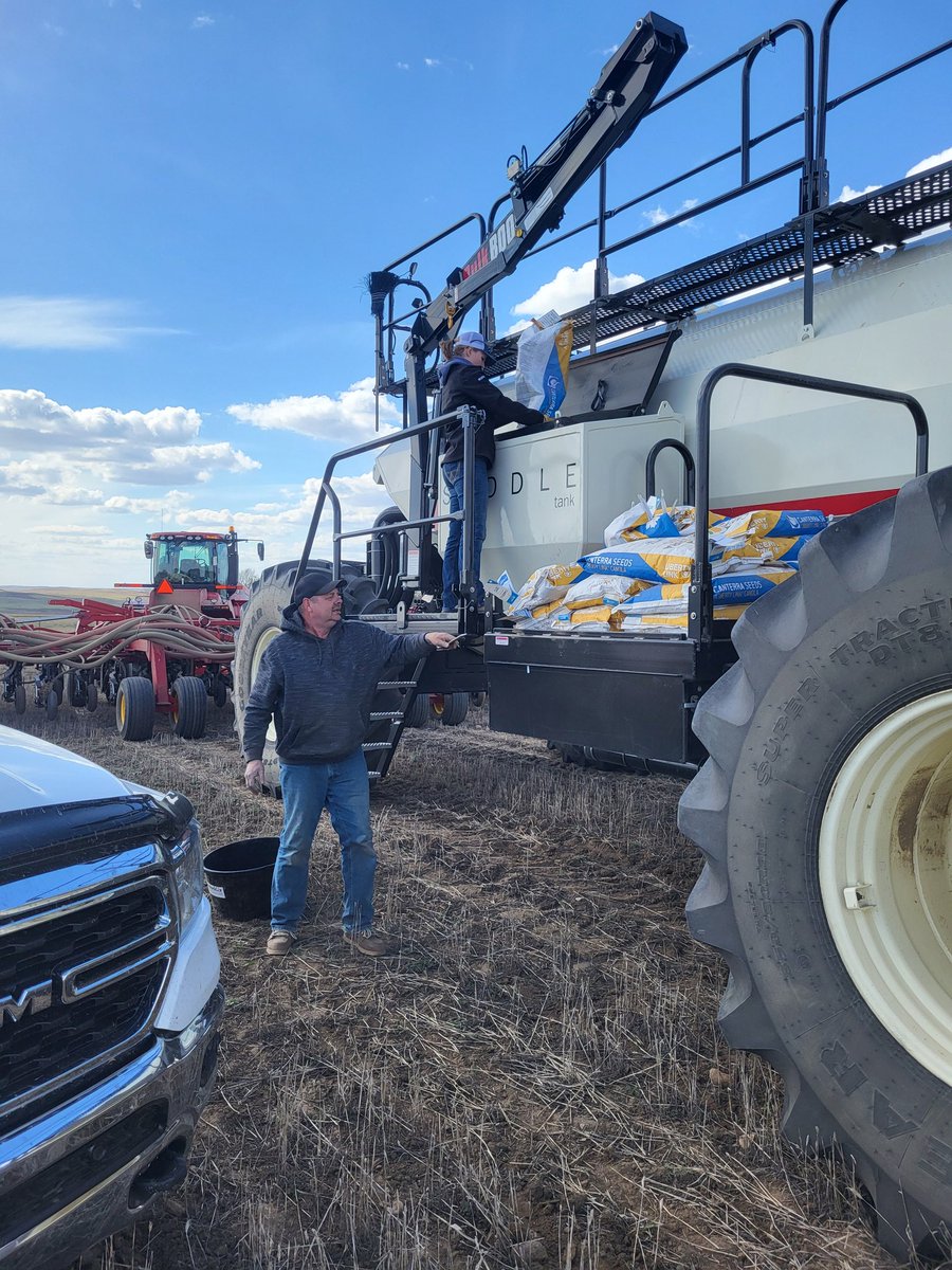 Page__Newton's tweet photo. 💙💛💙💛💙 doing #trialwork Thx to this #FatherDaughter Duo Brian & Mikayla Neudorf @canterraseeds #libertyLink #canola Exps are in the ground! #bring on rain #plant24 #westcdnag https://t.co/7njLSceezu