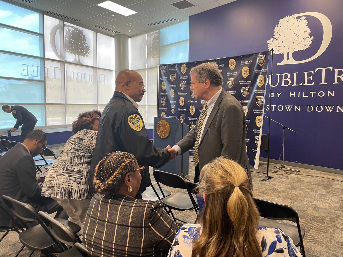 In Youngstown today to share the good news that our FEND Off Fentanyl bill is now federal law thanks to the support of Ohio law enforcement & first responders. By targeting the flow of fentanyl, our law will help lighten their burden as they work to keep our communities safe.