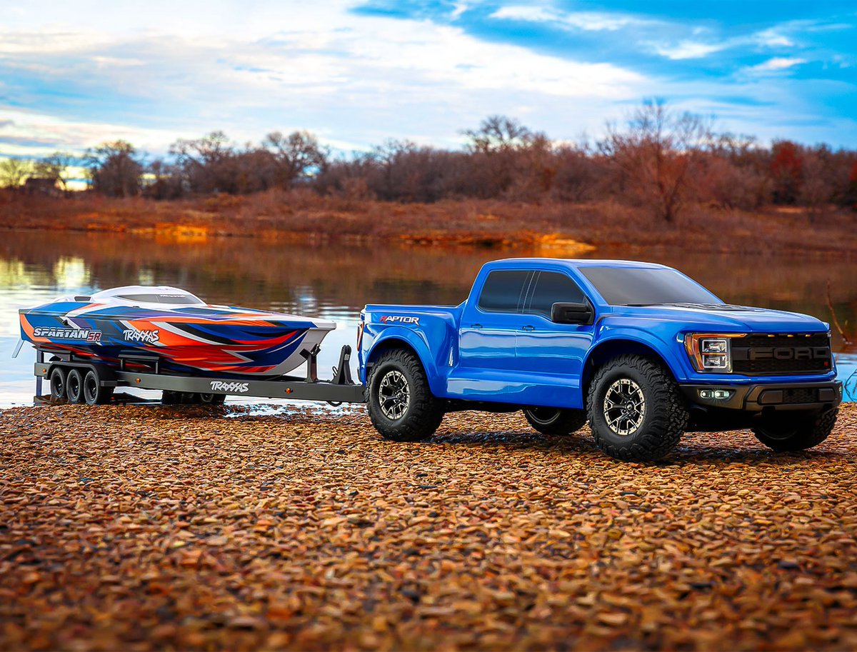 Boat season is almost here! 🚤
Show up in style hauling the new self-righting #Traxxas Spartan SR —> traxxas.com/products/landi… 🔥

P.S. the Boat Trailer [10350] hooks up perfectly to the #FordRaptor R. 😉

[Model # 103076-4 / 101076-4] #SpartanSR #RaptorR
#FastestNameInRadioControl