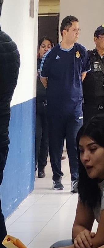 ErikaRRojas's tweet photo. #JusticiaParaMax 
Fernando N ya salió libre, porqué el dueño del perro (un niño) no supo la hora.
No mames @FiscaliaCDMX hay video, se ve el tipo, se oyen los balazos, el perro herido y no hay pruebas.
#MaltratoAnimal https://t.co/EjGCLBBRjj