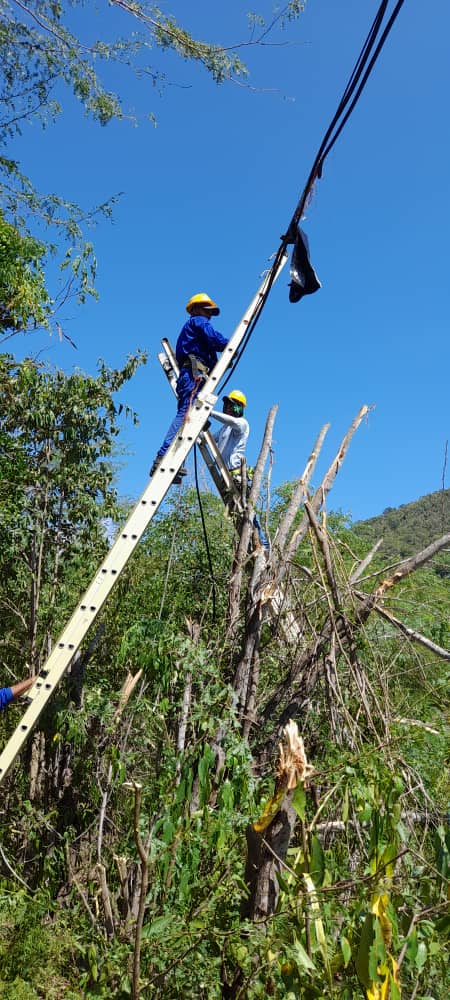 #CTLC_ESTE 🇨🇺#CTLC_ESTE 🇨🇺 #1eroMayo a los héroes anónimos que con su esfuerzo diario hacen posible el desarrollo de nuestra sociedad. ¡Feliz Día del Trabajador a todos los trabajadores cubanos! #PorCubaJuntosCreamos 🇨🇺