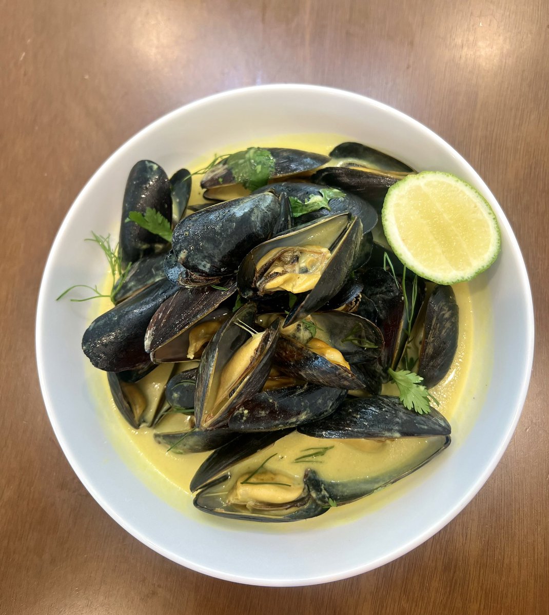 Saffron Coconut Mussels 🥥 Currently inhaling this rn