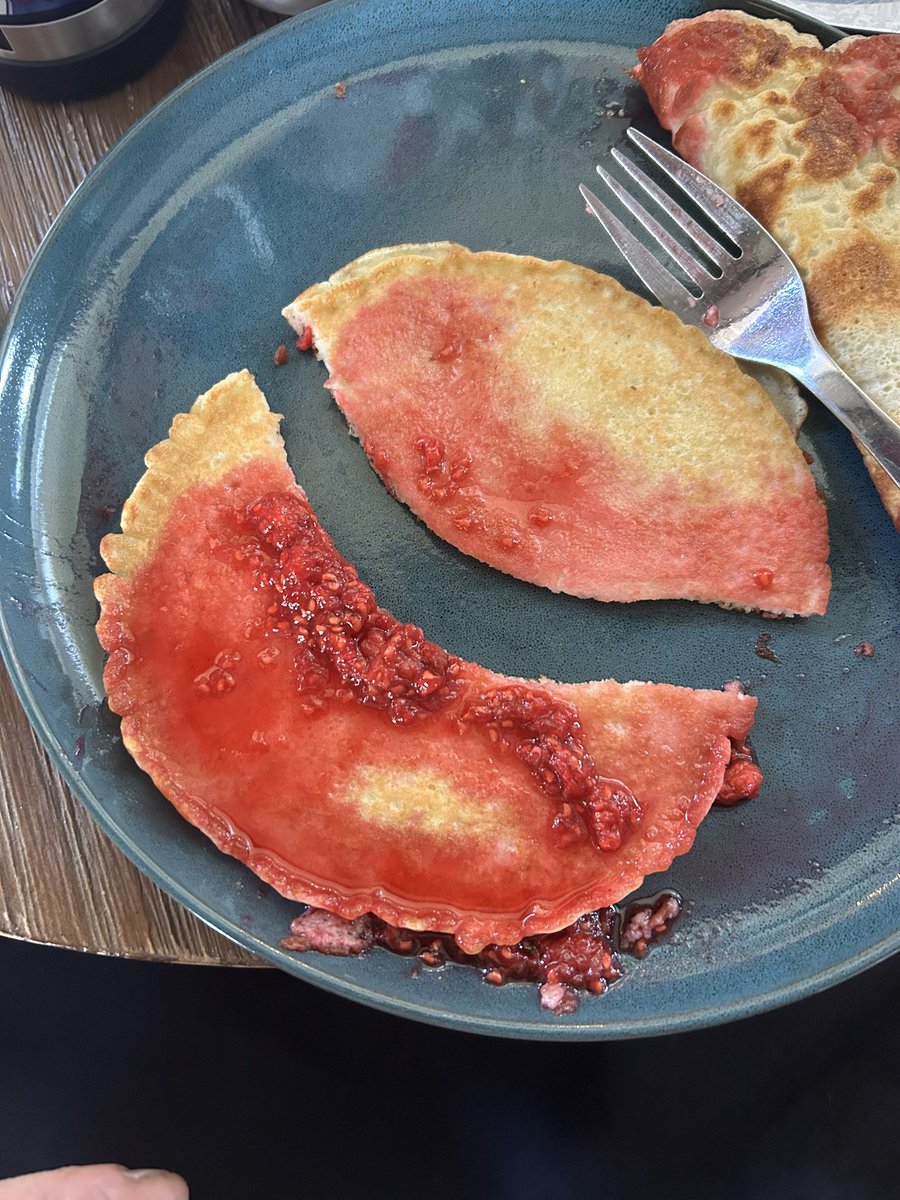 Wake up thinking about #LUNC #crepes #raspberry