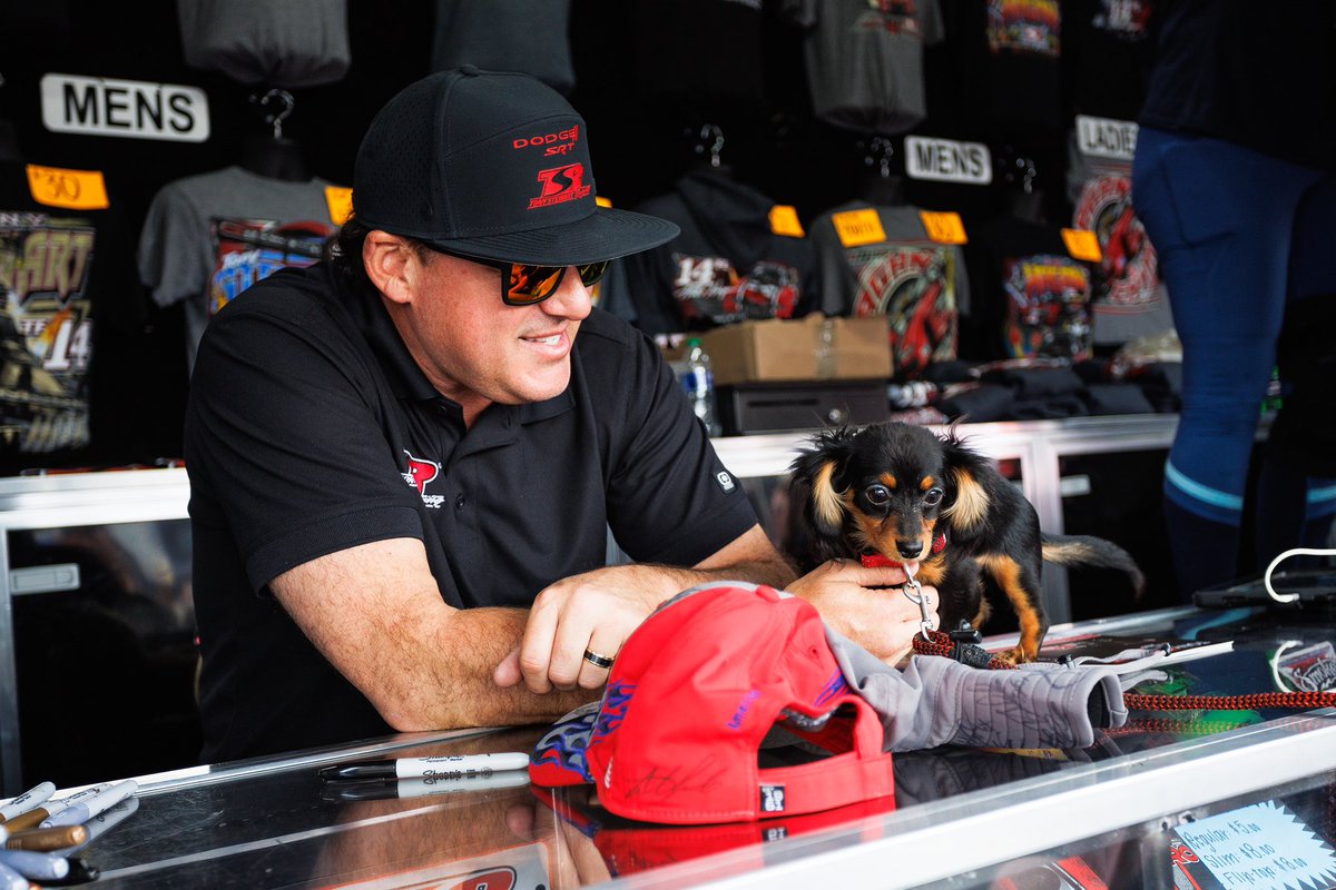 Was great being back in the state that feels like @TonyStewart’s second home. You fans showed up for him and for that, we thank you 🙌🏼 #TSRnitro | #NHRA | #Dodge