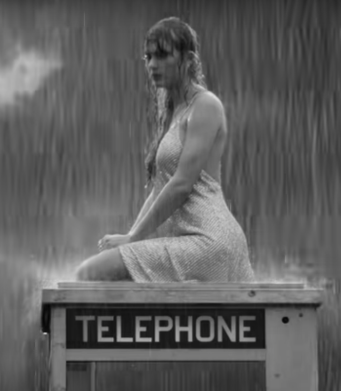 #taylorswift is Marooned. And there's gonna be some rust on that telephone... #fortnightvideo