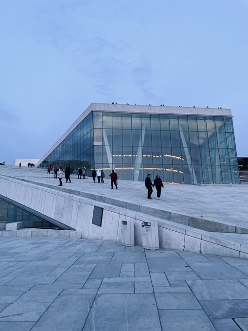 &Oacute;pera de Oslo es un edificio de otro mundo 🤩 Las fotos que tom&eacute; no le hacen justicia&hellip;  Y el atardecer<a href="/tag/panamacity"class="tags"><span>#panamacity</span></a>