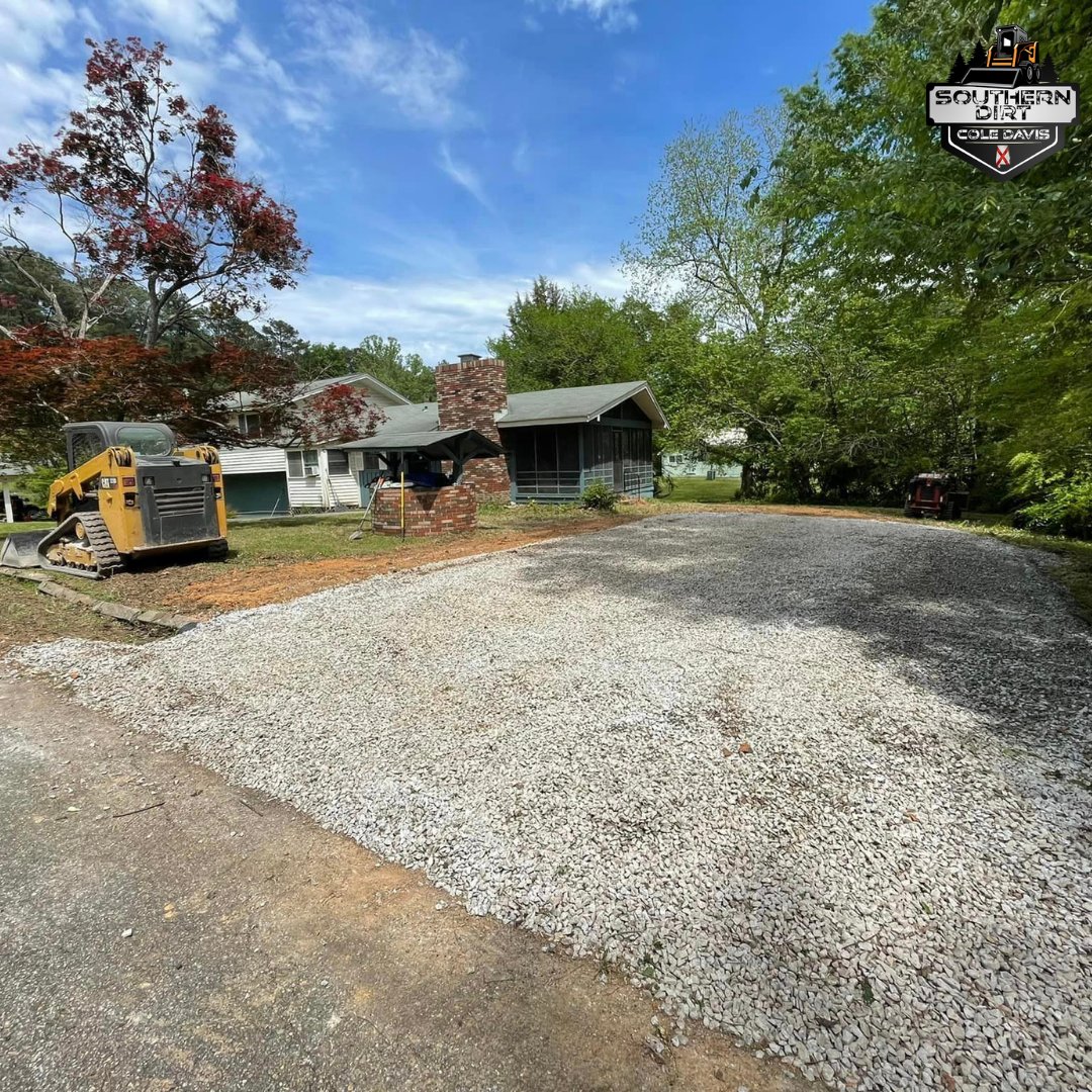 Another driveway project complete ✔️ Refresh your outdoor space at southerndirtllc.com

#chelseaal #birminghamal #greystoneal #mountainbrookal #gardendaleal #shelbycoal #moodyal #pelhamal #alabasteral #caleraal #columbianaal #vestaviahillsal #shoalcreek #chelseapark