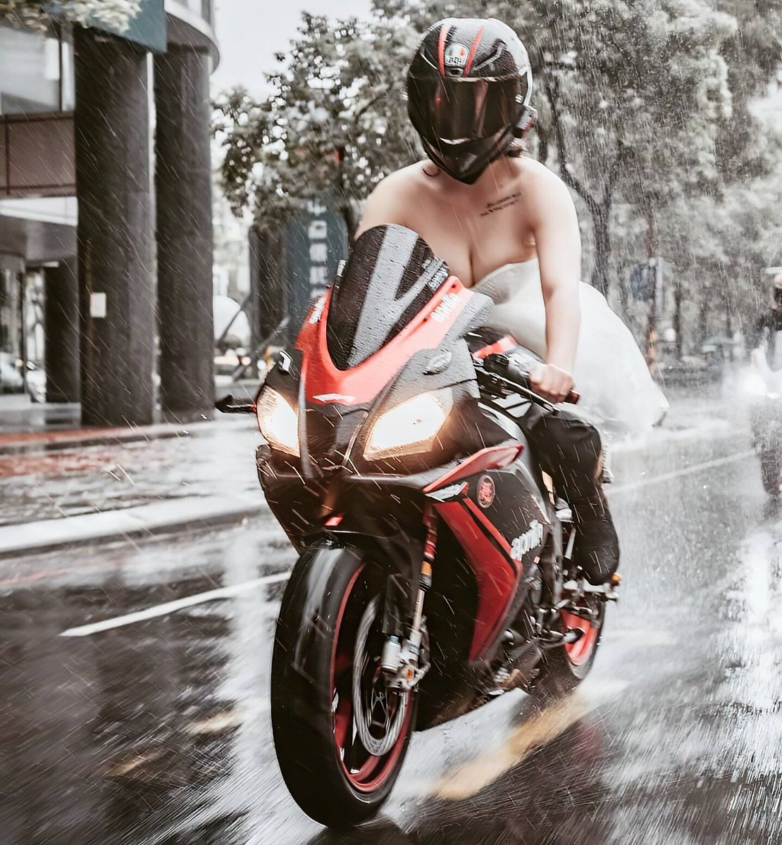 Aprilia RSV4
#BikerGirl