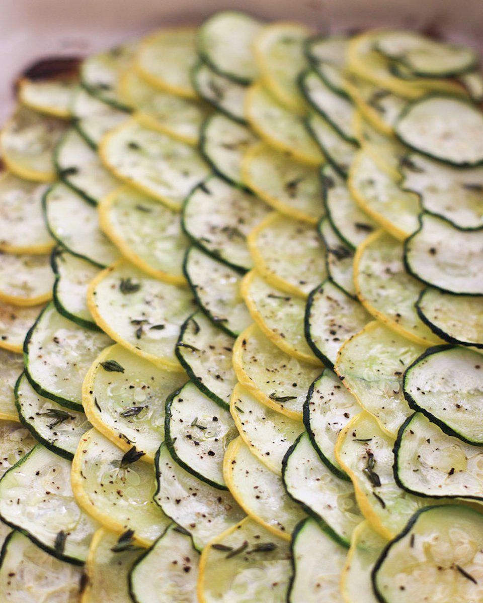 Unlock the secrets of a delectable Roasted Zucchini and Squash Tian casserole by tuning in to my cooking video. Elevate your veggie game! #lowcarb #cookingvideo #deliciousdish #vegetarianrecipes #foodinspiration annavocino.com/cooking-video-…
youtu.be/plTdTZ_d0sE