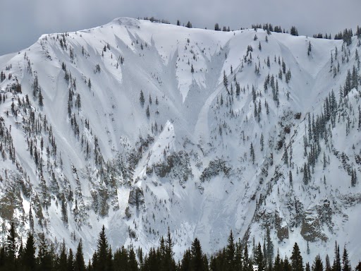 #CAICsmountains LOW(1of5) You can trigger avalanches in warming surface snow. Limit your travel on or below steep slopes where you see rollerballs, pinwheels, or wet, gloppy snow. Starting and ending your day early will limit exposure to wet snow problems. colorado.gov/avalanche