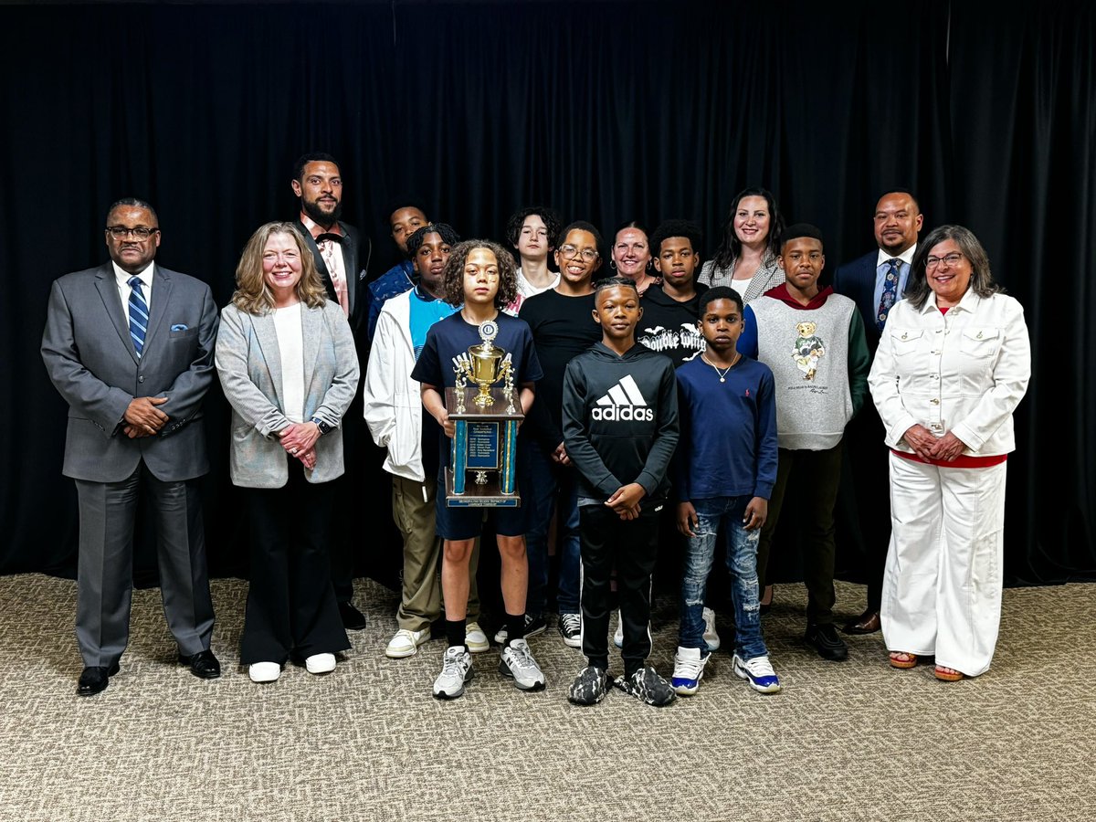 Congratulations to the District Champion 6th Grade Boys Basketball Team from @MaryCastleElem, recognized this evening by @LawrenceSupt & the Board of Education! 🏆 #LTpride #GoGlobetrotters 🌎