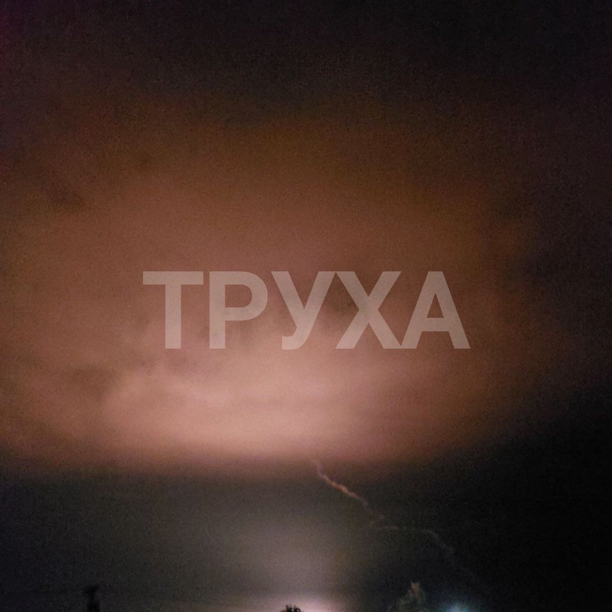 JETZT— Mehrere Raketen Einschläge 💥💥💥werden in der Nähe des 🇷🇺 Militär-Flugplatzes in Dzhankoy auf der #Krim gemeldet.

#Crimea #CrimeaIsUkraine 🇺🇦