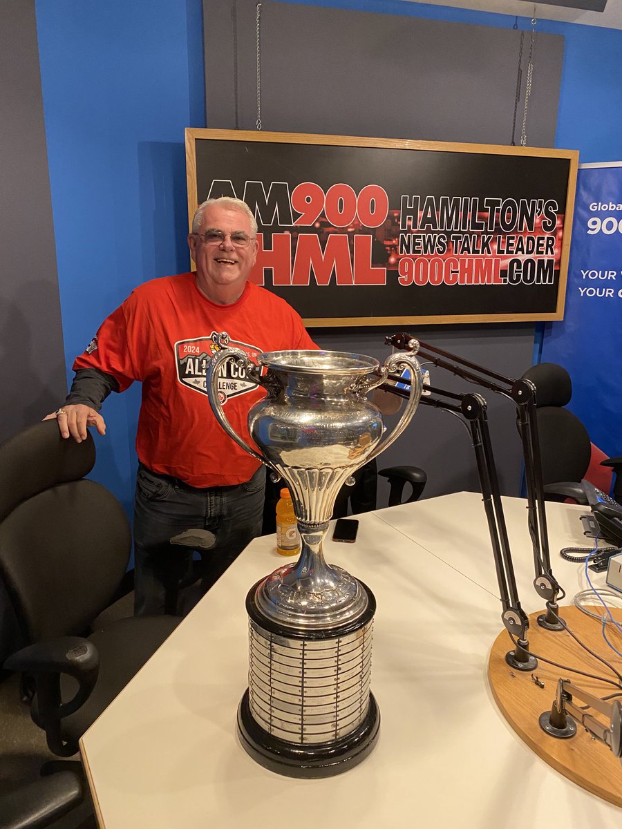 The #AllanCup is in studio with ⁦@DonRobertson1⁩. Tune in on ⁦⁦@AM900CHML⁩ now for a chat about a southern Ontario hockey team that actually wins. #HamOnt ⁦@AllanCupHockey⁩ ⁦@DundasRealMcCoy⁩