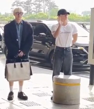 why does it look like it’s mingis first day of school and san is his dad dropping him off
