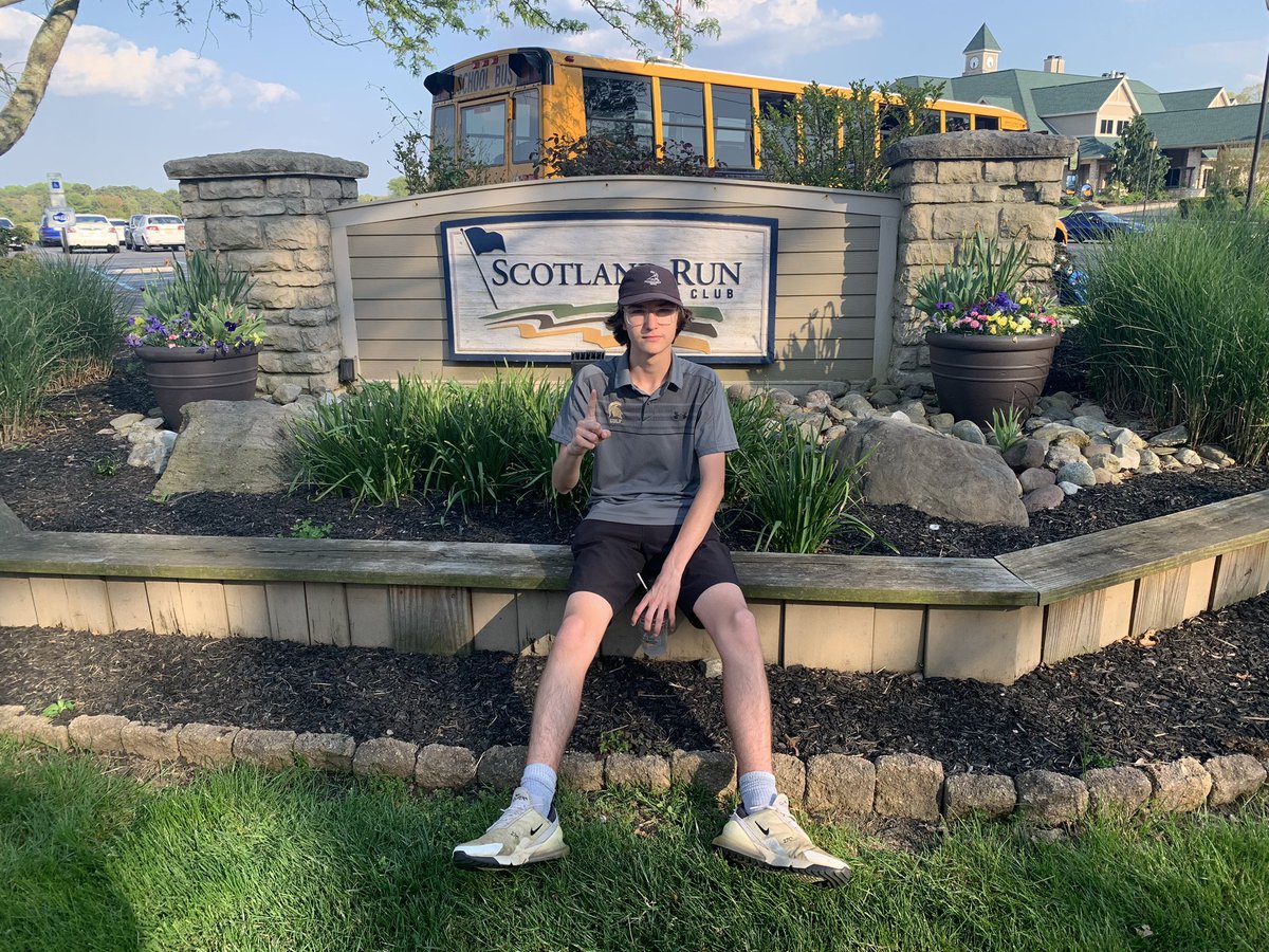 These guys keep improving every time on the course! No better time than right now to play well with Sectional qualifying ending this week. Julian posted a -1 at Scotland Run today while Sean shot a season low 41. Kenny & Buddy round out our scoring today & team score 174. #NJGolf