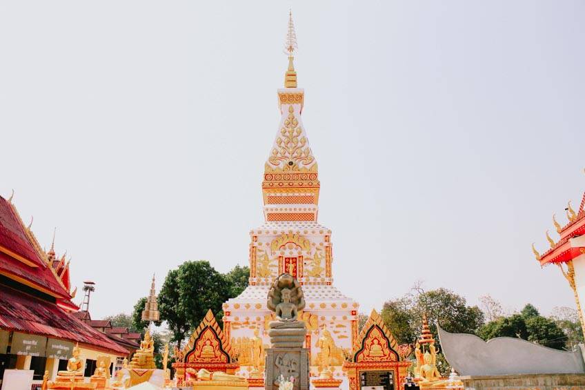 สวัสดีวันอังคาร พระธาตุประจำวันเกิดผู้ที่เกิดวันอังคาร พระธาตุศรีคุณ เป็นพระธาตุประจำวันเกิดของผู้ที่เกิดวันอังคาร ถูกค้นพบเมื่อปี พ.ศ. 2350 โดยชาวลาวที่อพยพมาอยู่ในอำเภอนาแก ภายหลังได้รับการบูรณปฏิสังขรณ์ขึ้นใหม่ ระหว่างปี พ.ศ.2418-2440 ลักษณะของพระธาตุ