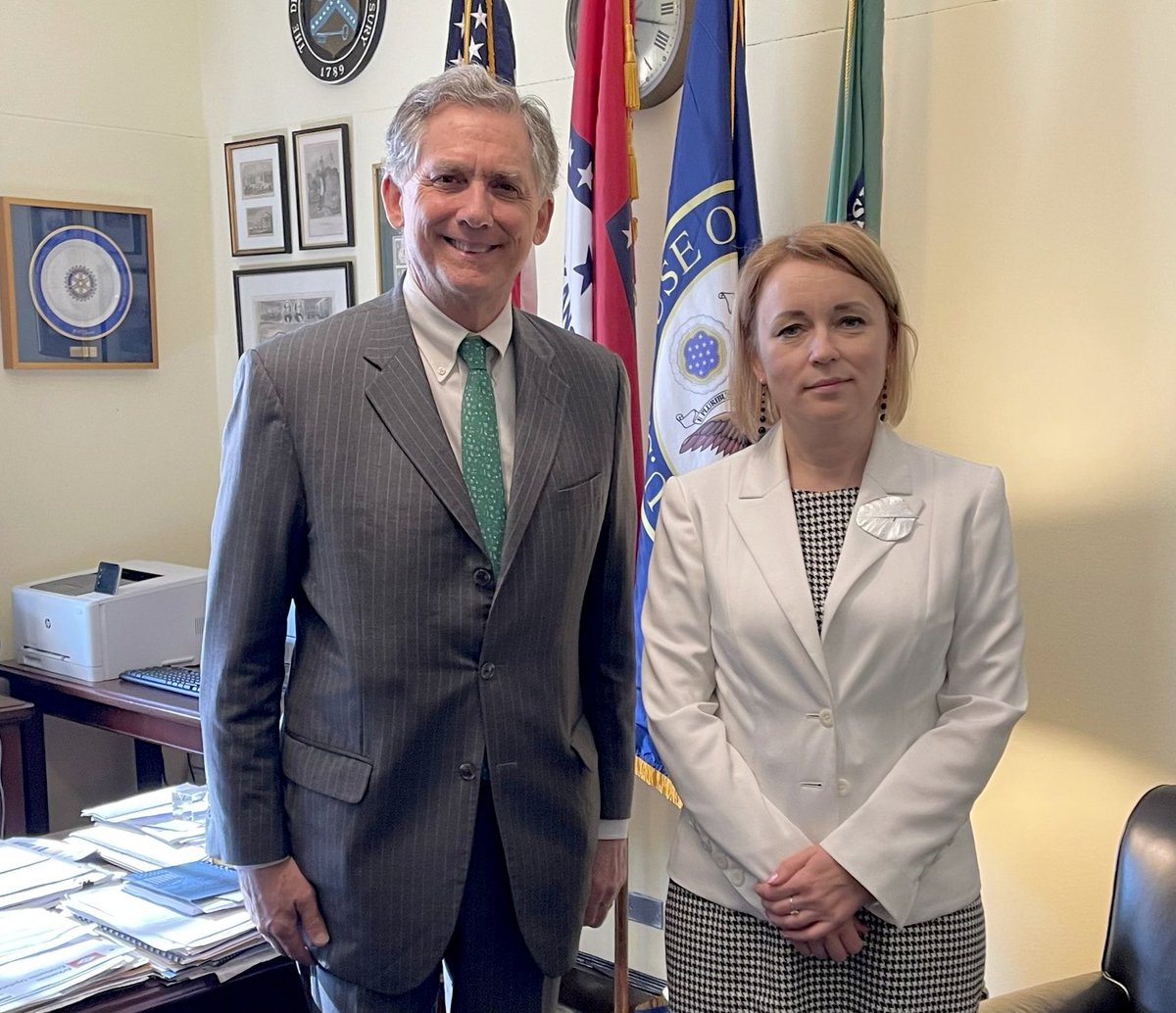 Thank you @RepFrenchHill for the productive meeting on how both our continents are supporting #Ukraine. I was pleased to hear about the recently passed 🇺🇸 REPO Act, which ensures frozen 🇷🇺 Russian assets held in the US are seized and used for urgent 🇺🇦 Ukrainian needs.