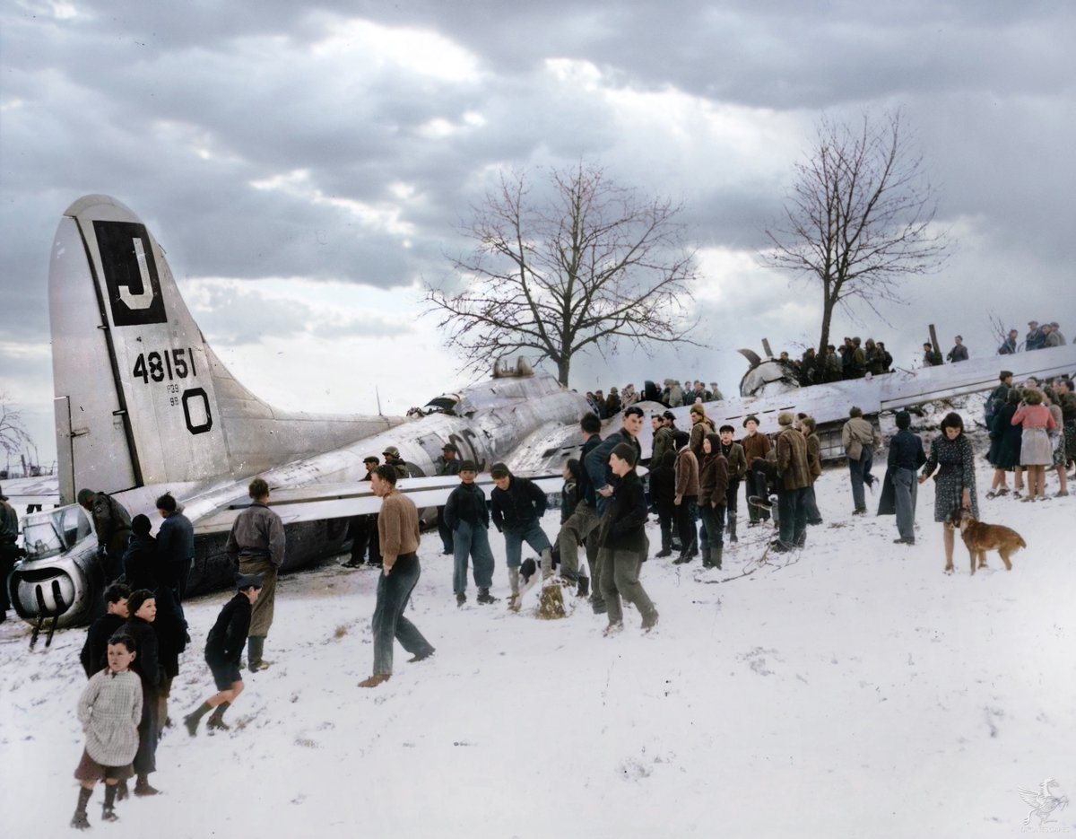 B-17 bomber that crashed near Steinbourg, France. All the crew bailed out, but the pilot rode it in, receiving minor cuts. As far as could be determined, the plane developed engine trouble. 20 January, 1945. ➤➤ B-17 Video: youtu.be/F03u5GrIuk4 #B17 #Bomber #WW2 #aviation…