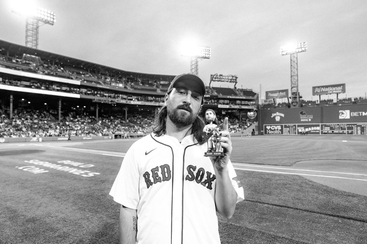 Noah Kahan tweet media