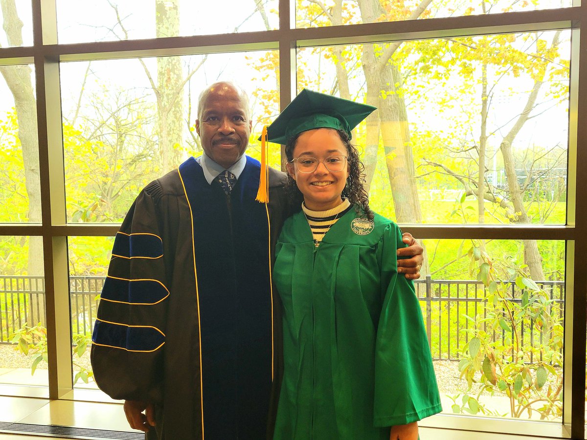 KenyaWallach's tweet photo. Dr. Paul Gueye from @michiganstateu  @FRIBLab is the reason my daughter attended MSU &amp; has earned BS in #physics at 18yo He is a promoter of physics Mentored her at 14 &amp; saw her abilities in #physics &amp; programming Recruit #STEM like athletes #Ping #BlackGirlMagic #womeninstem https://t.co/NNndrt2x41