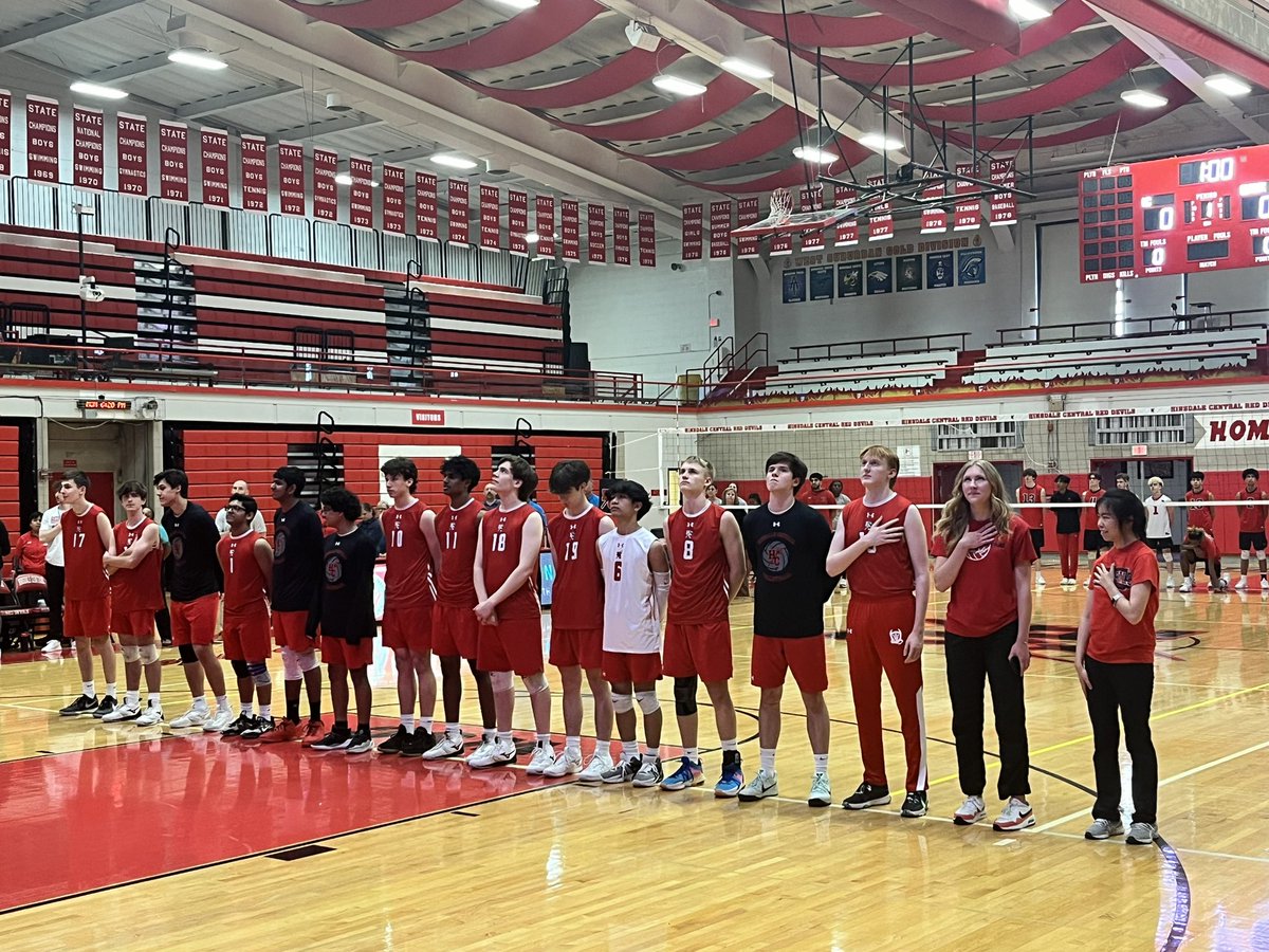 Boys Varsity Volleyball welcomed their friend Kathy from Peer Buddies Club to join them as they got ready for their game today ! 🇺🇸 Go Red Devils!