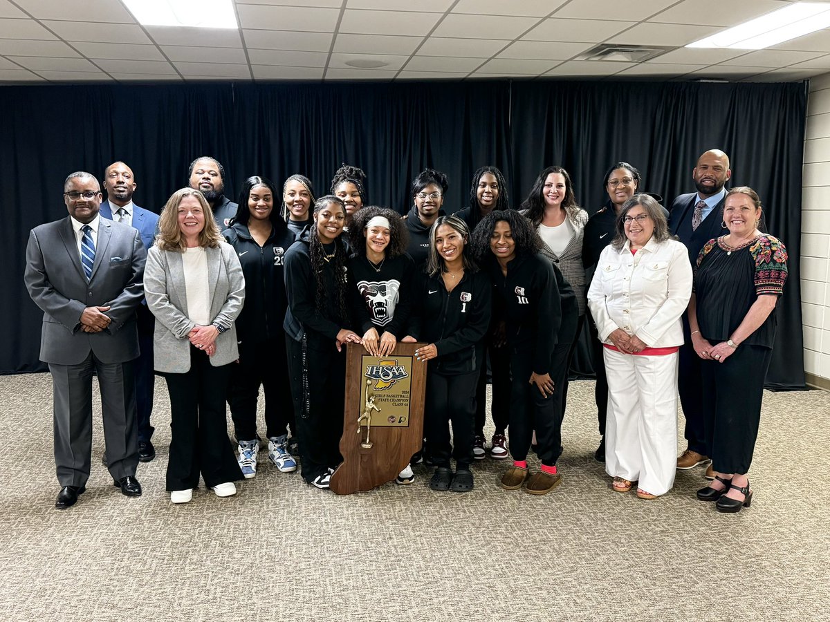 Congratulations to State Champion @LCHSBears Girls Basketball, recognized this evening by Dr. Smith & the Board of Education! 🏆 #LTpride #GoBears 🐻 🏀