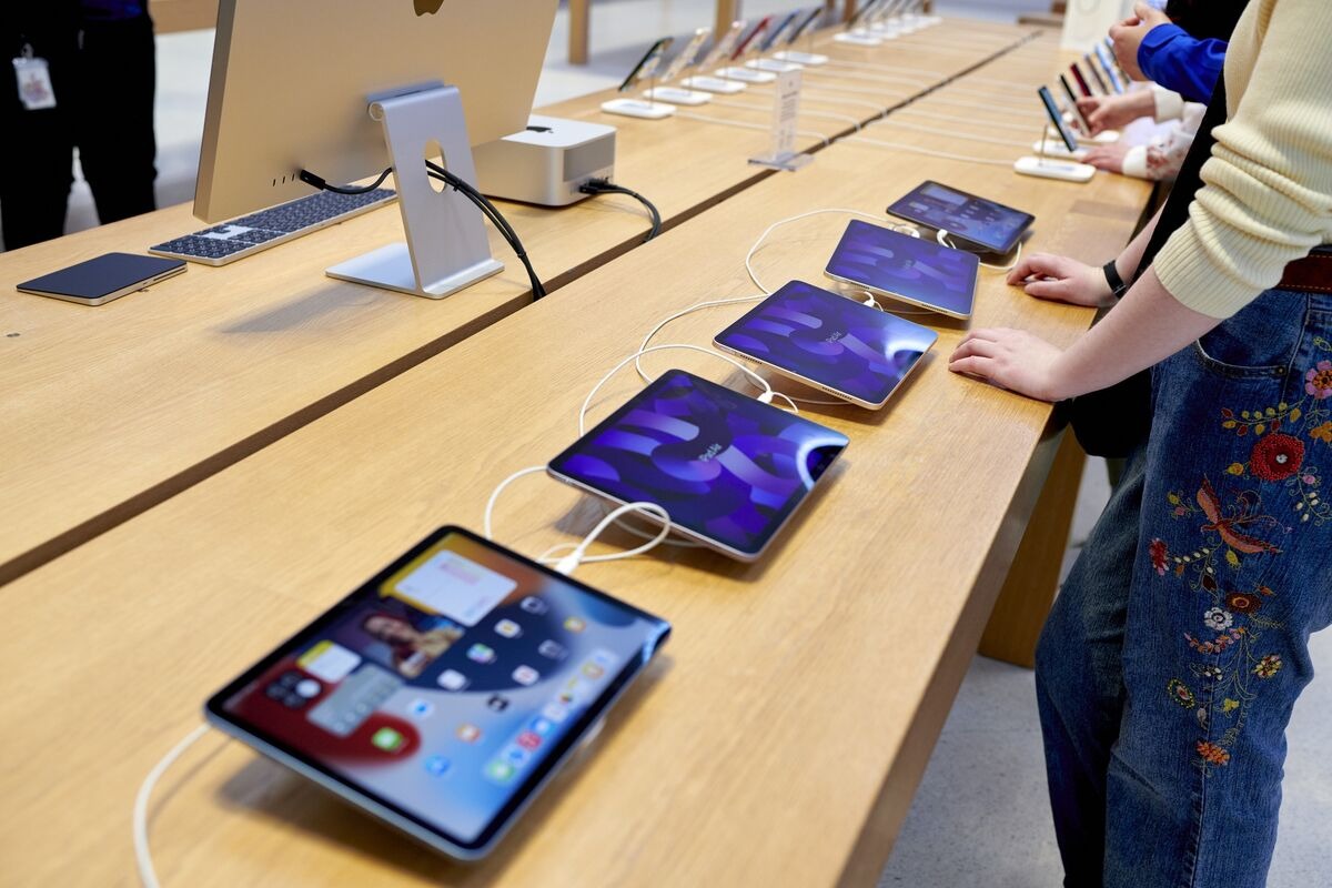 European Commission places iPadOS under #DMA, granting Apple a six-month window to comply. This follows the designation of iOS, the App Store, and Safari in September 2023, signaling heightened scrutiny of Apple's digital ecosystem. #EuropeanCommission  r/martechnewser