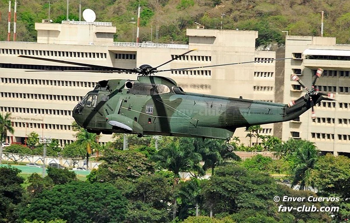 Ni siquiera las conclusiones del informe elaborado en 2019 por la Contraloría de la Fuerza Armada o la sucesión de Comandantes de la Aviación del Ejército cambiaron el curso de las cosas. Los helicópteros Sikorsky no regresaron 📌 bit.ly/AiHelicópteros