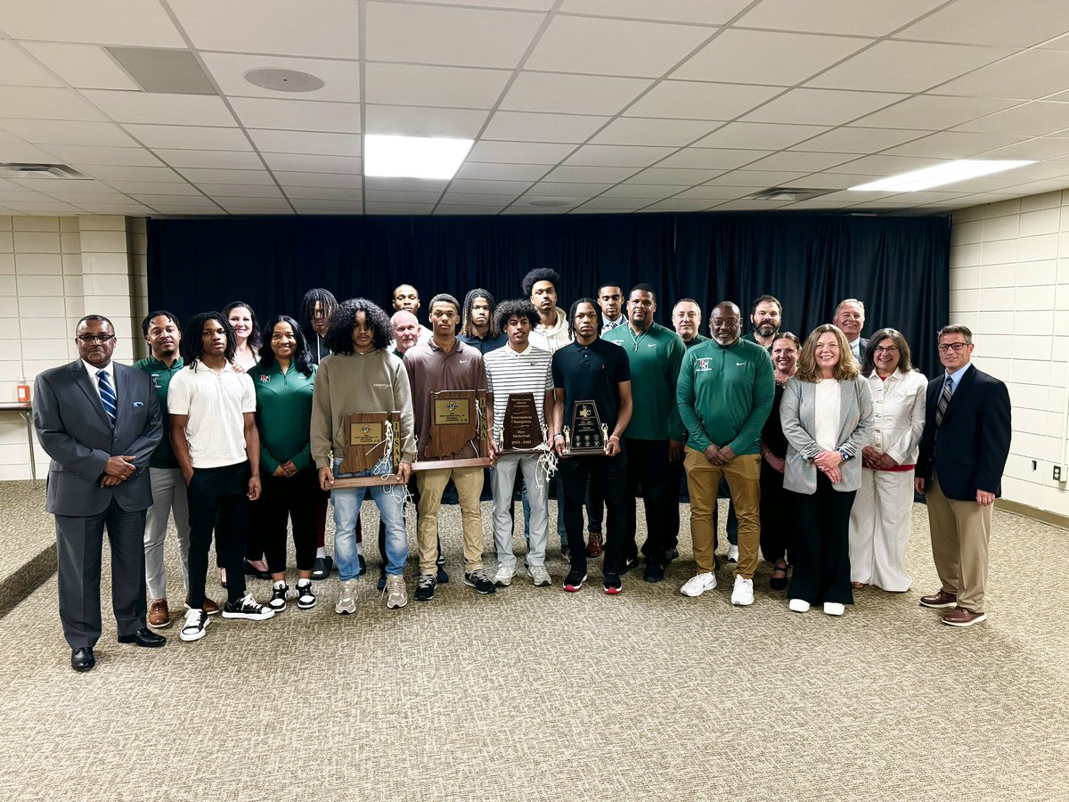 Congratulations to Regional Champion @lnwildcats Boys Basketball Team, recognized this evening by Dr. Smith & the Board of Education! 🏆 #LTpride #GoCats 🏀