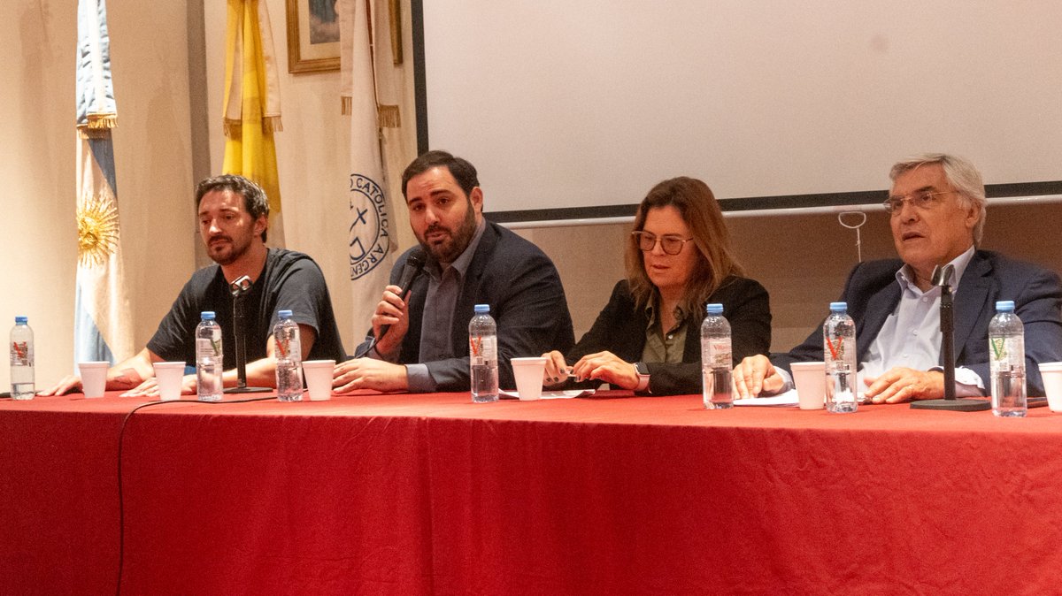 ¡Muchas gracias @MatiasSebely, @martinyeza, @gilbertoalegre, @JuanciMartinez1, @FernandaEAlonso y Silvana Cerda por acompañarnos a debatir sobre la gestión local en escenarios de crisis estructurales en el Ciclo 'Argentina, Futuro y Política'! Más info👇 uca.edu.ar/es/noticias/se…