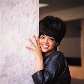 Celebrating Tammi Terrell on her birthday! – Motown singer –best known for duets with #MarvinGaye which include– You’re All I Need To Get By – Ain’t Nothing Like The Real Thing – (4/29/1945 – 3/16/1970)

TheFrogHoller.com #TammiTerrell #happybirthday apple.co/2oCfV7S