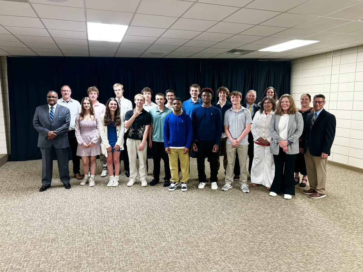 Congratulations to @lnwildcats winter athletes, recognized this evening by Dr. Smith & the Board of Education! 🏆 #LTpride #GoCats