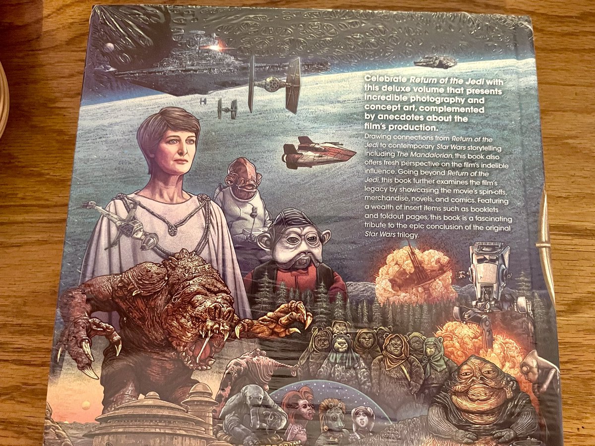 What a “TOME” Star Wars: Return of the Jedi (A Visual Archive) is! It’s absolutely beautiful and so protectively wrapped by the kind folks over at @insighteditions. Be sure to pick this one up, kids. It’s worth it! #StarWars✨ @stbende @kelly_knox @Clayton_Sandell