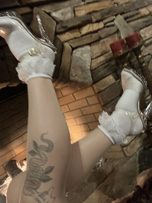 Skype shows are available  https://t.co/xfu4Je2fXb 20% off next 100 subs 🖤✨ https://t.co/jqUjAwEiKY