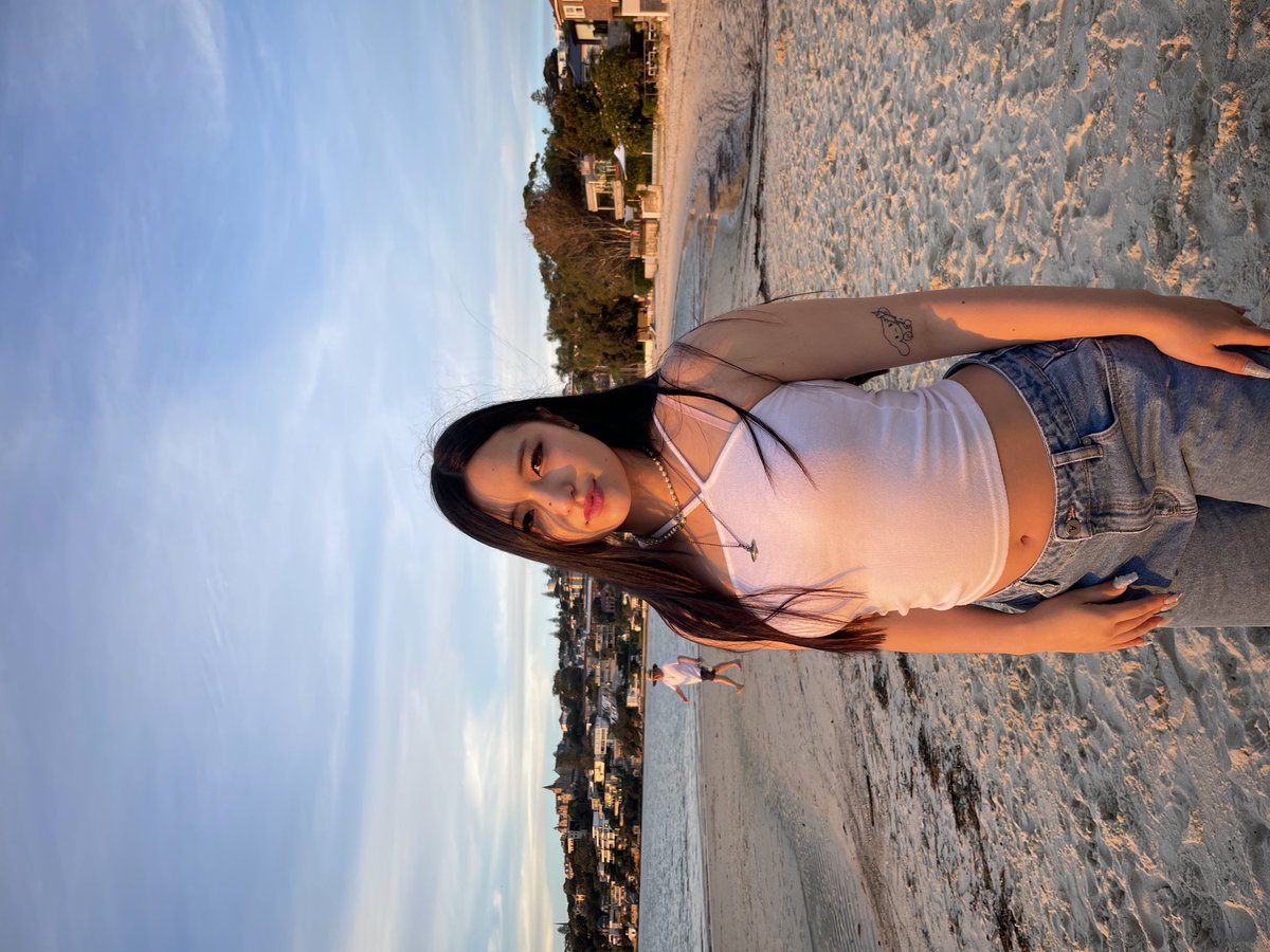 cinnamay_x's tweet photo. City girl at the beach https://t.co/sfWHkb1S2L