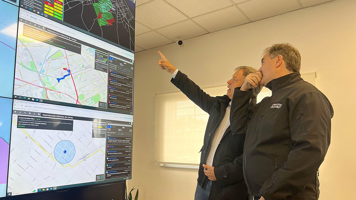Me reuní con @JaviAlonsook y con el jefe de la Policía Comisario General Javier Villar para analizar el mapa del delito en Alte Brown y la región. Nos pusimos a disposición para apoyar con recursos propios a las fuerzas de seguridad para que puedan seguir profundizando su tarea.